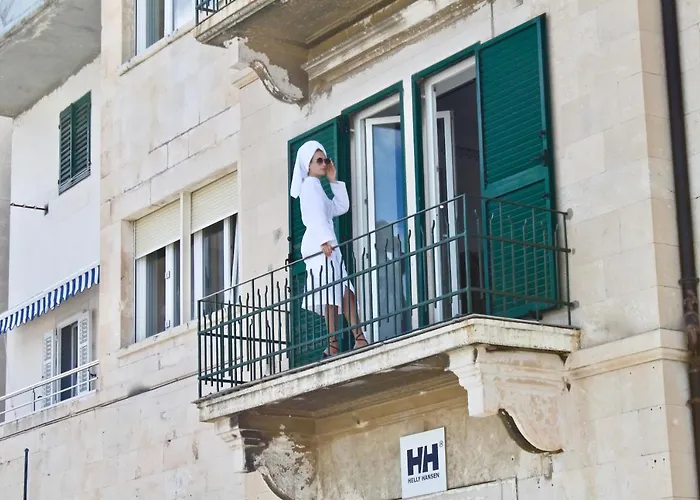 Galeria Valeria Seaside Downtown - Mag Quaint & Elegant Boutique