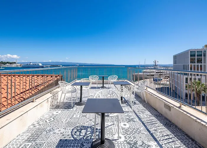 Galeria Valeria Seaside Downtown - Mag Quaint & Elegant Boutique Hotel