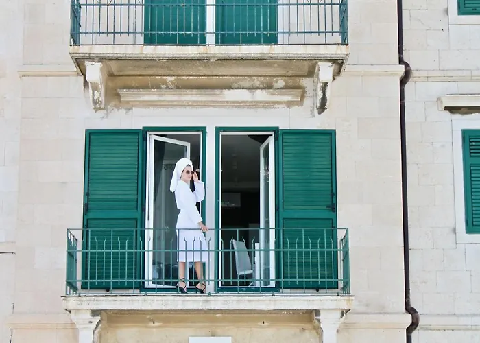 Galeria Valeria Seaside Downtown - Mag Quaint & Elegant Boutique