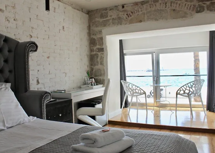 Galeria Valeria Seaside Downtown - Mag Quaint & Elegant Boutique