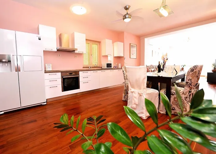 Galeria Valeria Seaside Downtown - Mag Quaint & Elegant Boutique Hotel